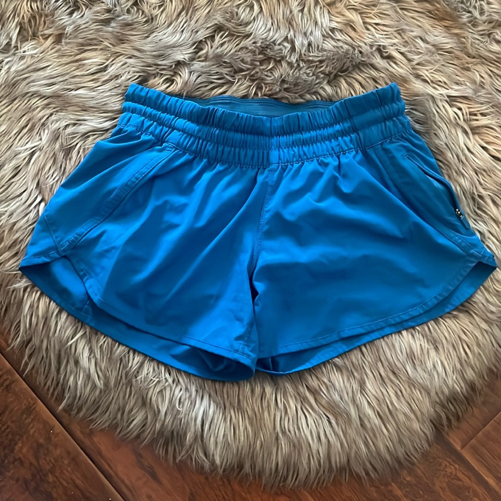 LULULEMON BLUE SHORTS LINED SIZE 8